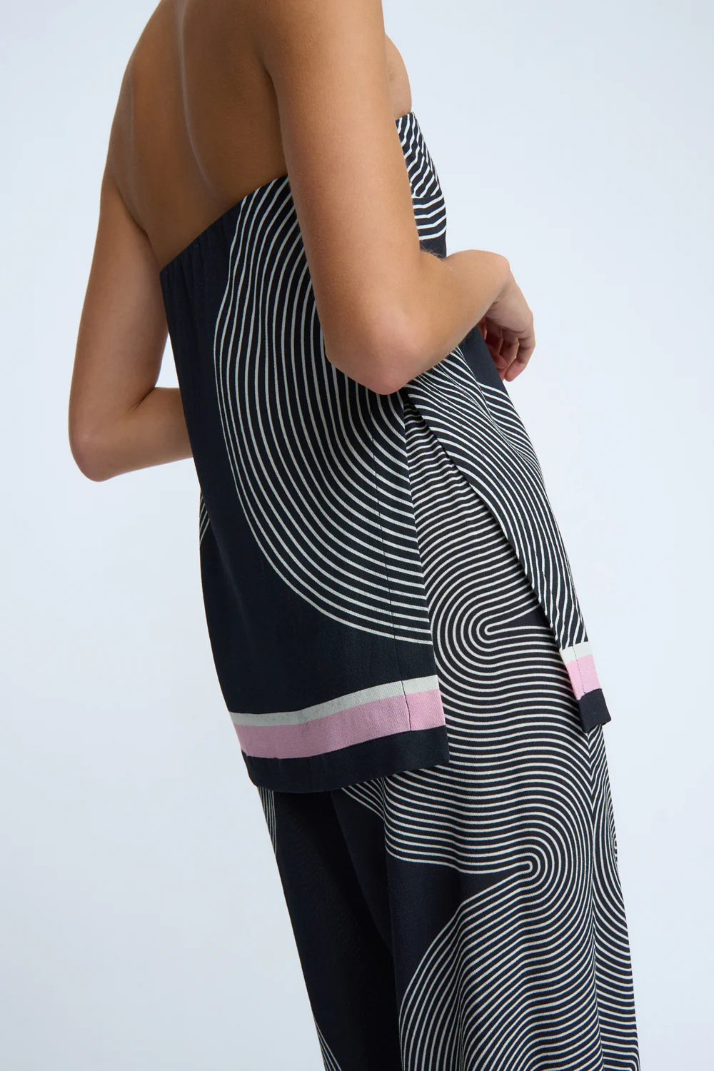Zen Linear Strapless Top | Final Sale - Black Ivory Pink - Image 5